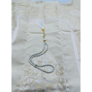 Gift Box | Elegant prayer mat with tasbeeh